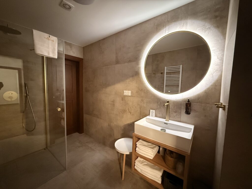 Apt 105 Bathroom